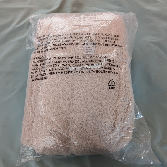 Ulta bath robe - Picture 3 of 5